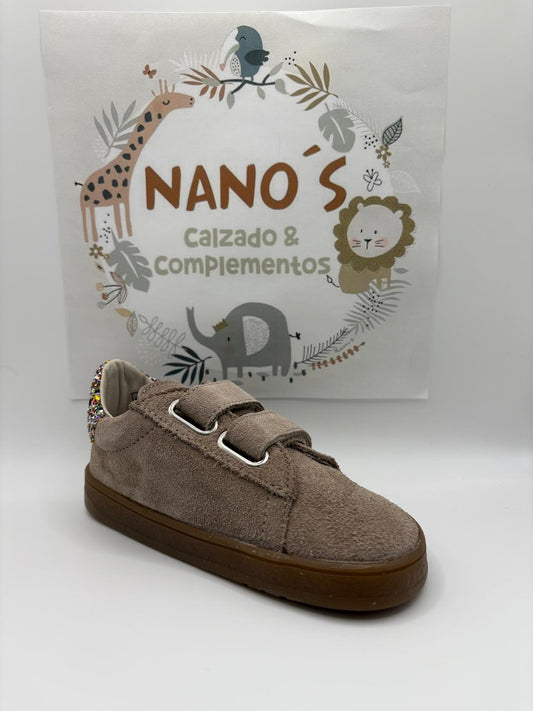 Deportiva serraje niquel.