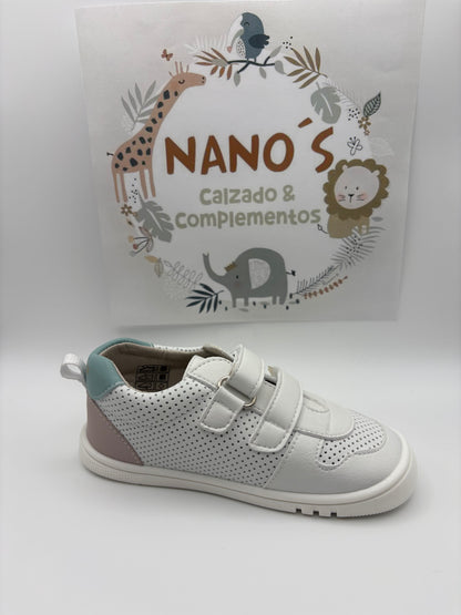 Zapatilla Perforada.