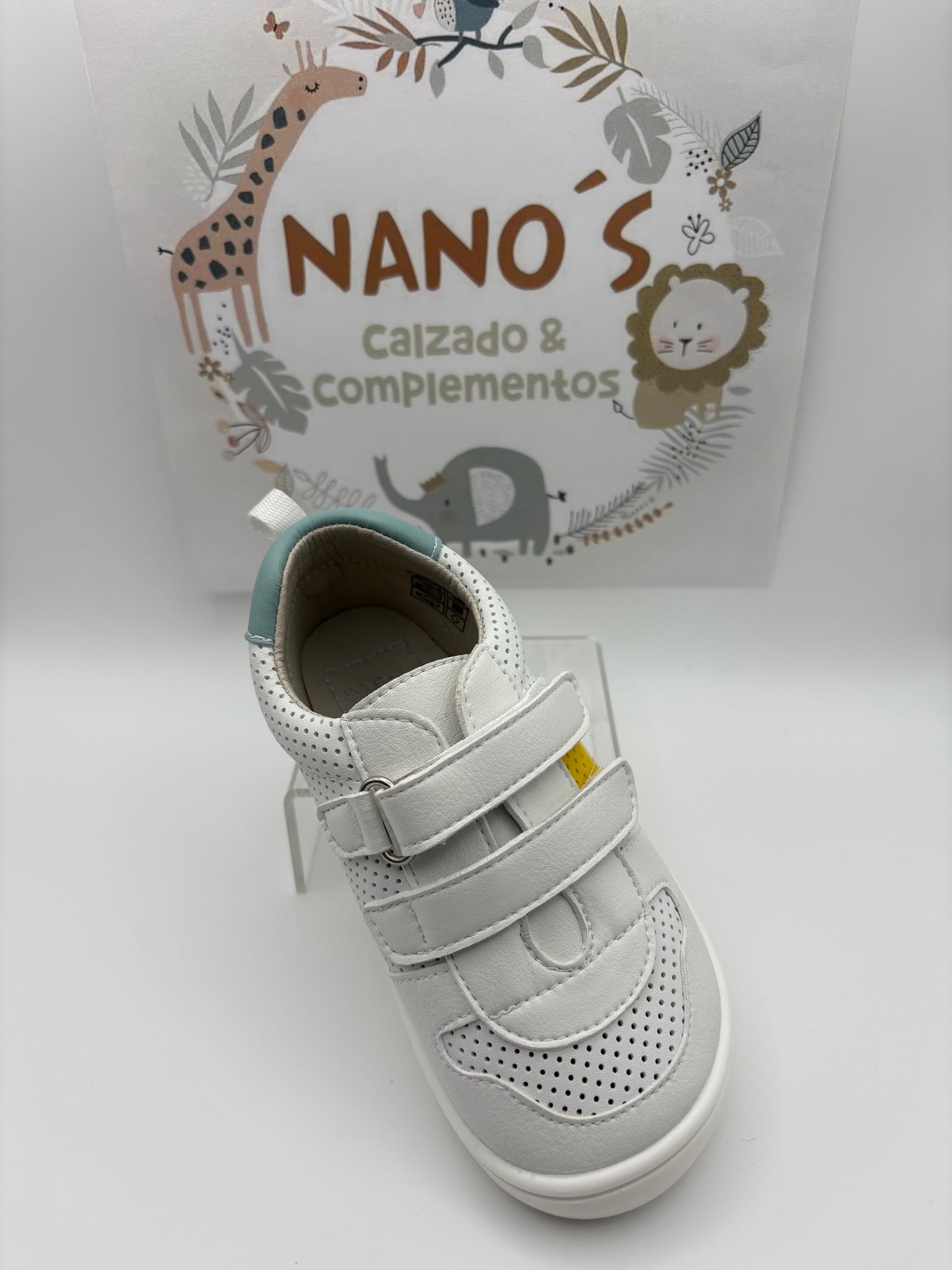 Zapatilla Perforada.