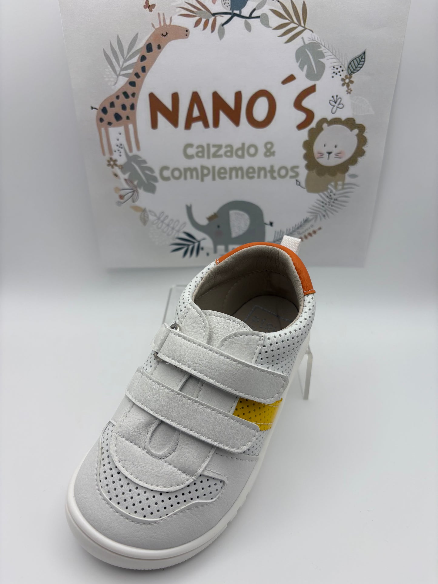 Zapatilla Perforada.