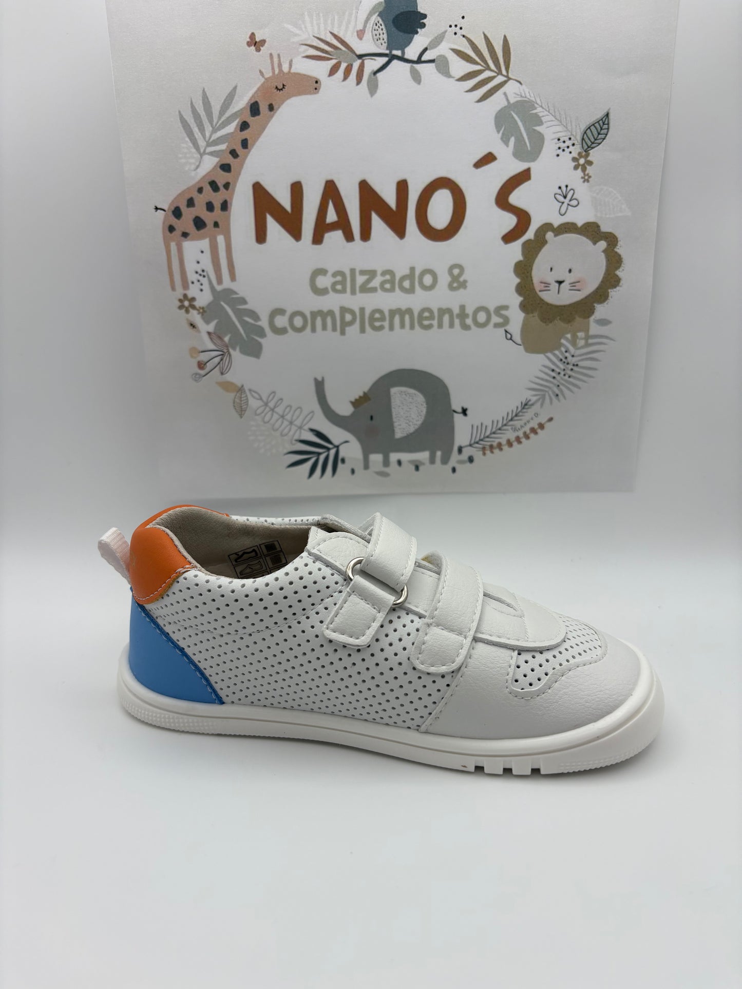 Zapatilla Perforada.