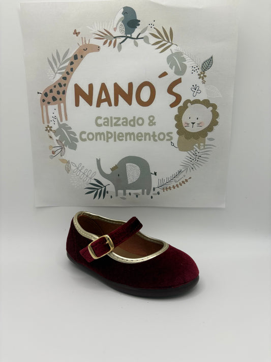 Mercedita terciopelo ribete.