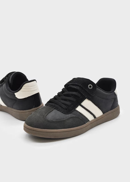 Deportiva casual.